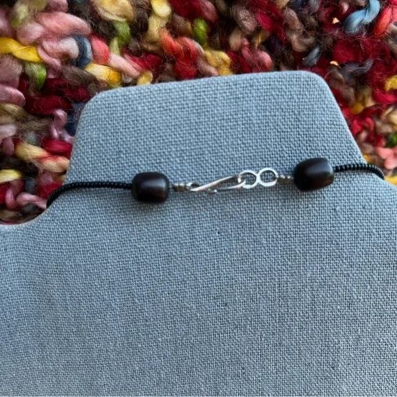 Vintage Artisan Necklace Carved Wood & Glass Beads Silver Tone Clasp - Picture 4 of 4